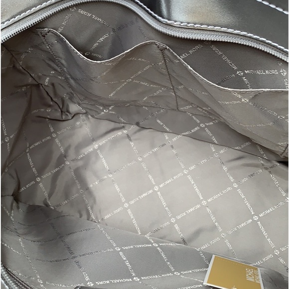 MICHAEL KORS JET SET LARGE X CHAIN SHOULDER TOTE SILVER SIGNATURE COLOR - Picture 10 of 16